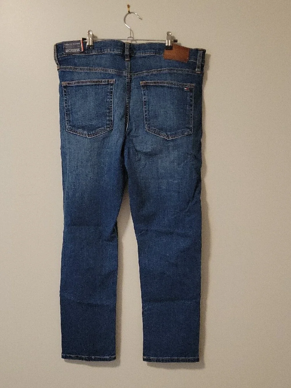 Tommy Hilfiger Men’s Slim Straight Jeans in Dark Blue Wash